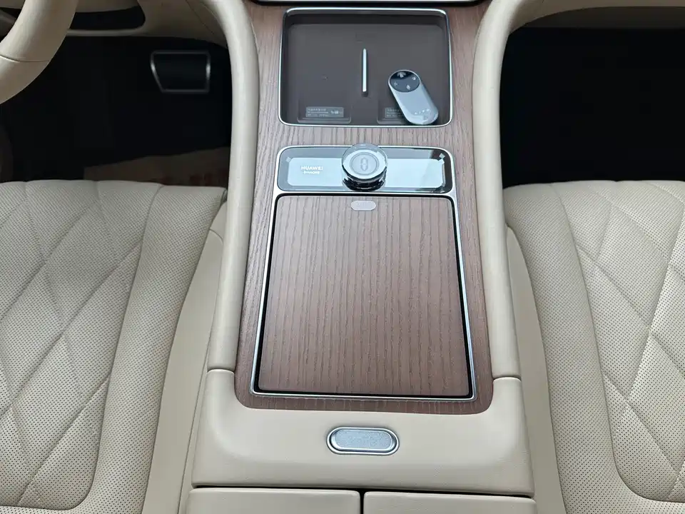 AITO Ask the world M9