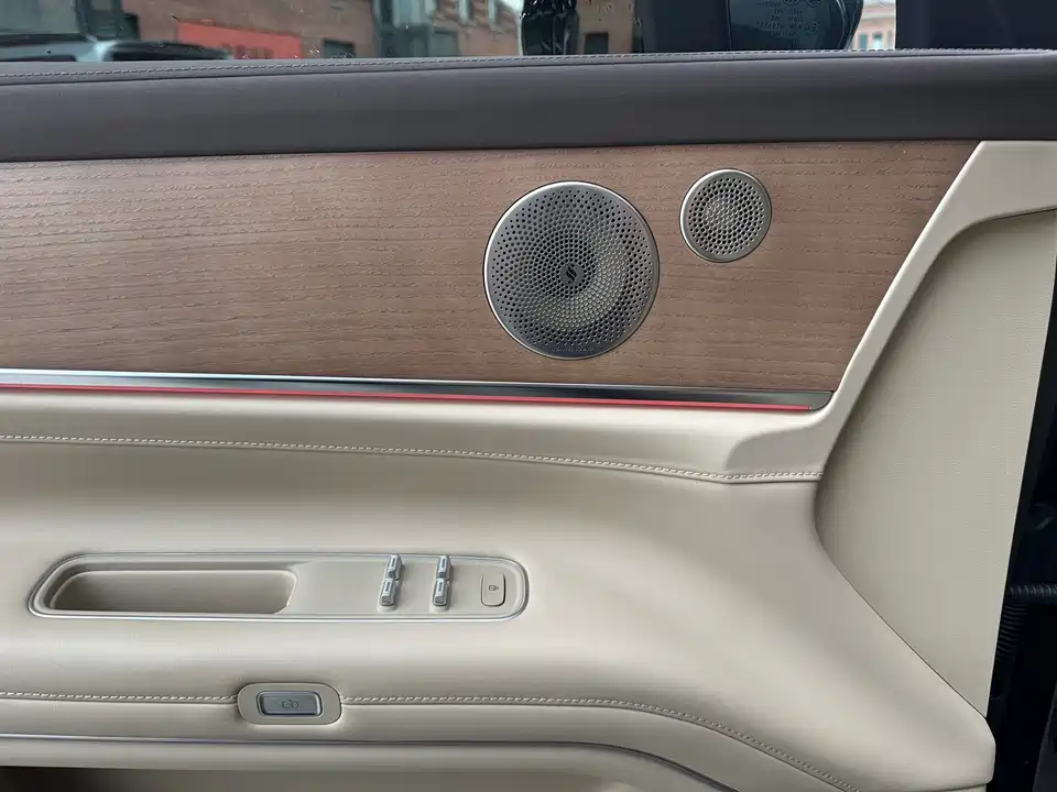 AITO Ask the world M9