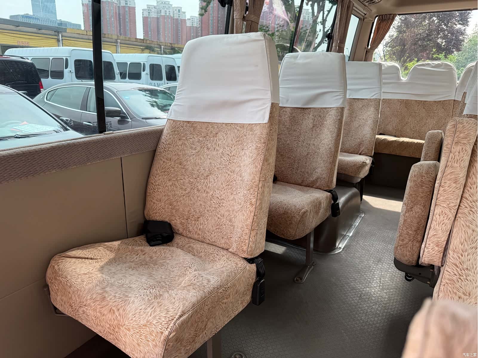 Toyota Coaster, 2011 31