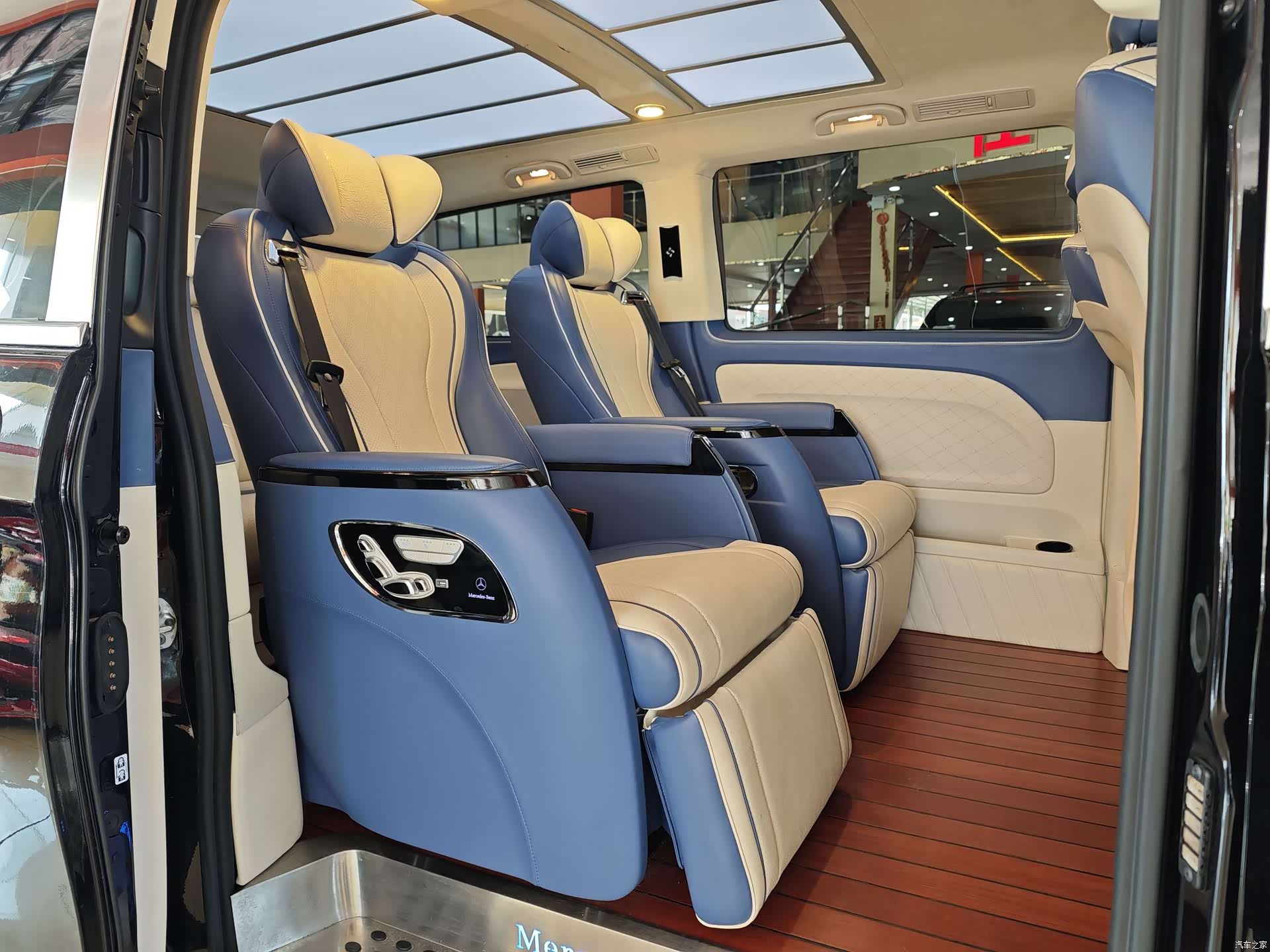 Mercedes-Benz 7, 2021 11