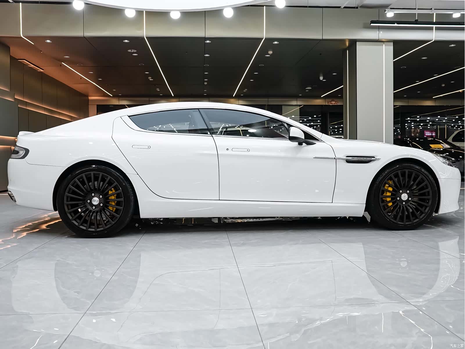 Aston Martin Rapide, 2014 9