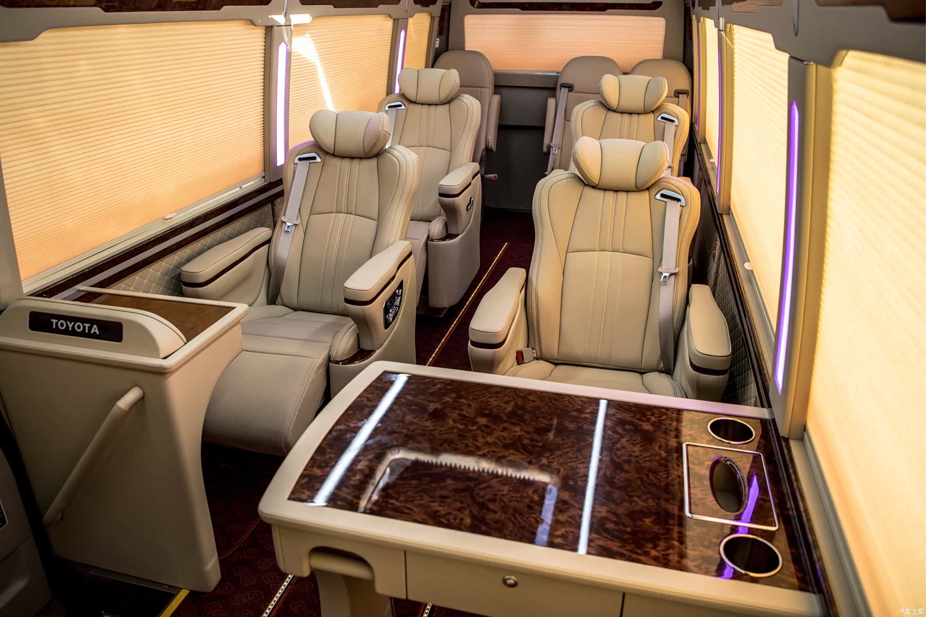 Toyota Coaster, 2020 18