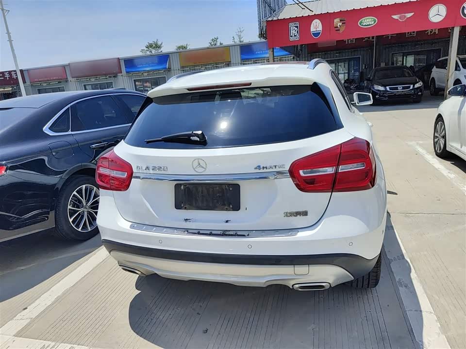 Mercedes-Benz GLA Mercedes-Benz GLA