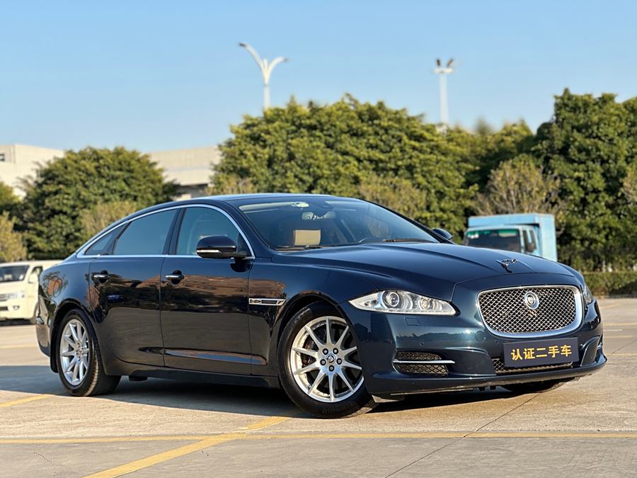 Jaguar XJ