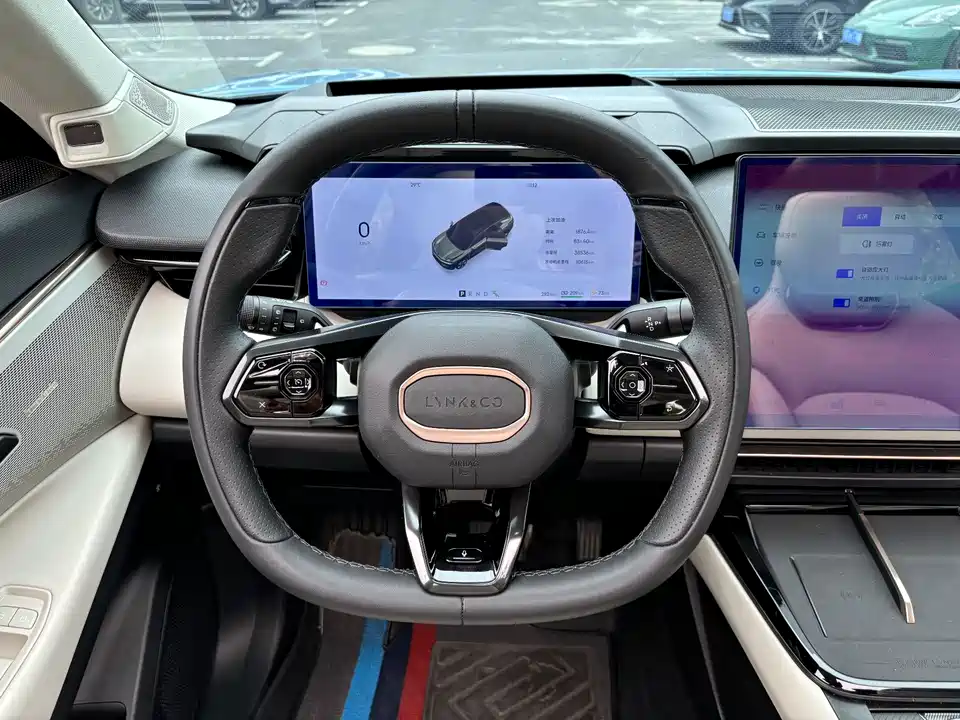 Lynk & Co 08 EM-P