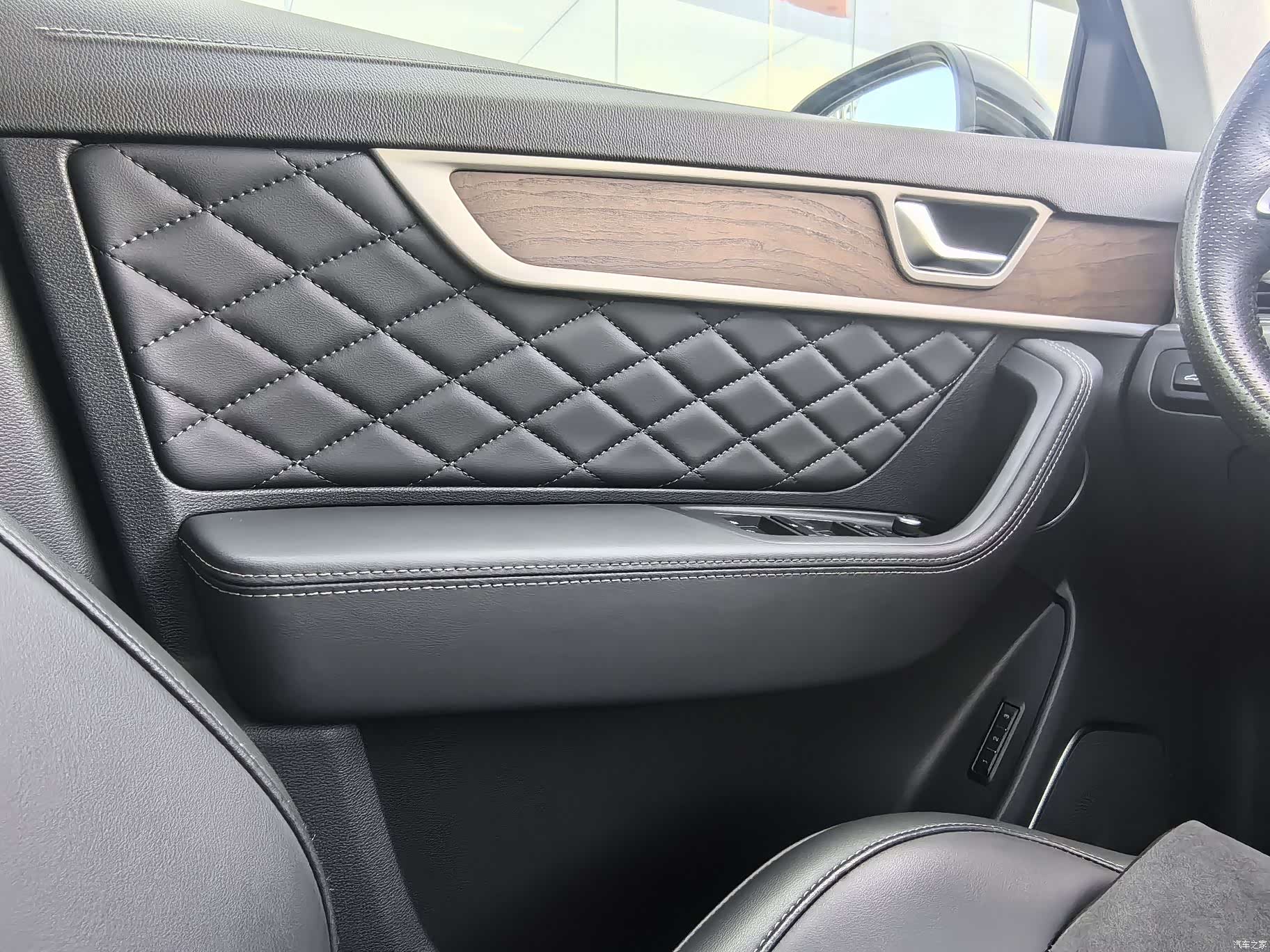 Hongqi HS7, 2022 11