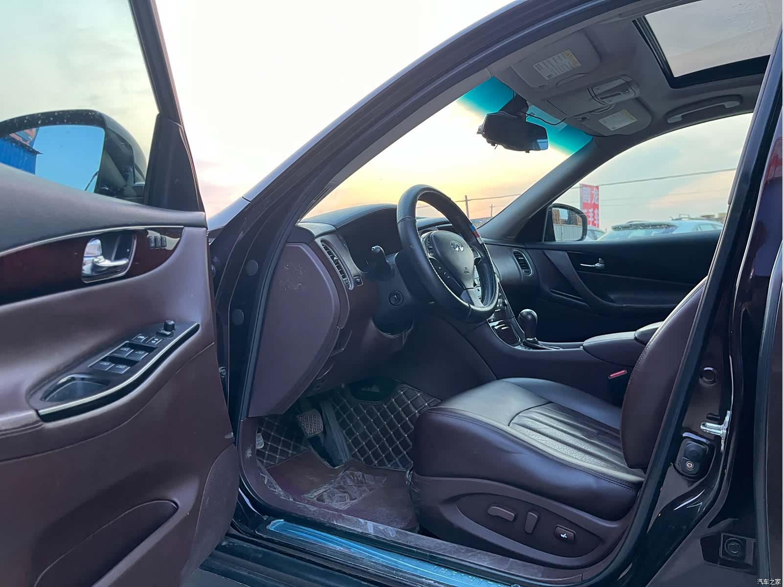 Infiniti EX25, 2011 3