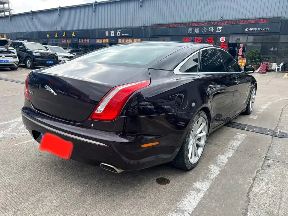 Jaguar XJ