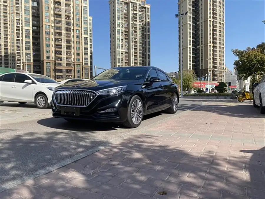 red flag Hongqi H5