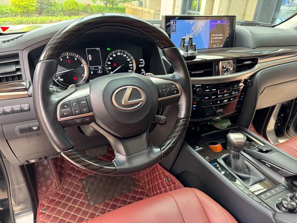 Lexus LX