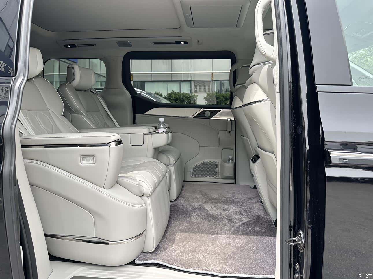 Volvo EM90, 2024 9