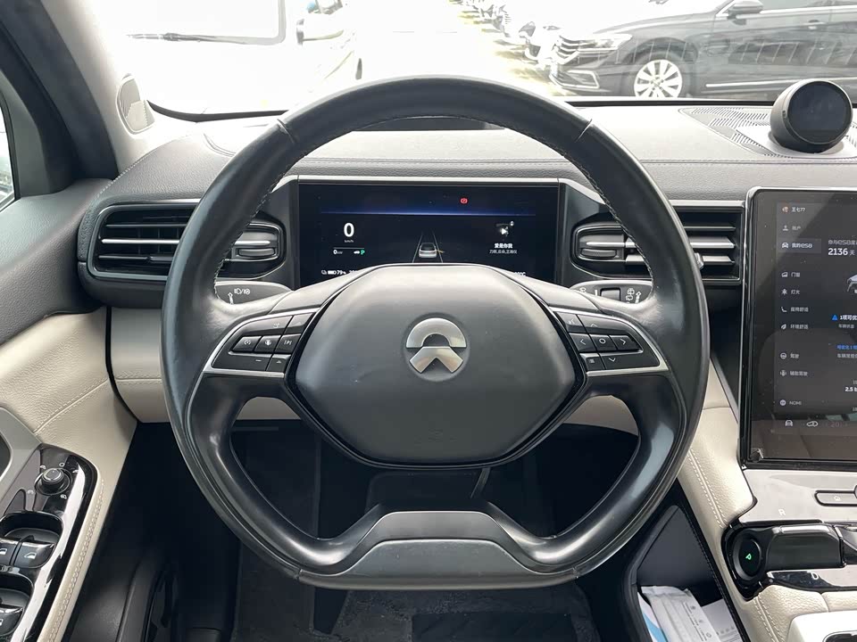 NIO ES8