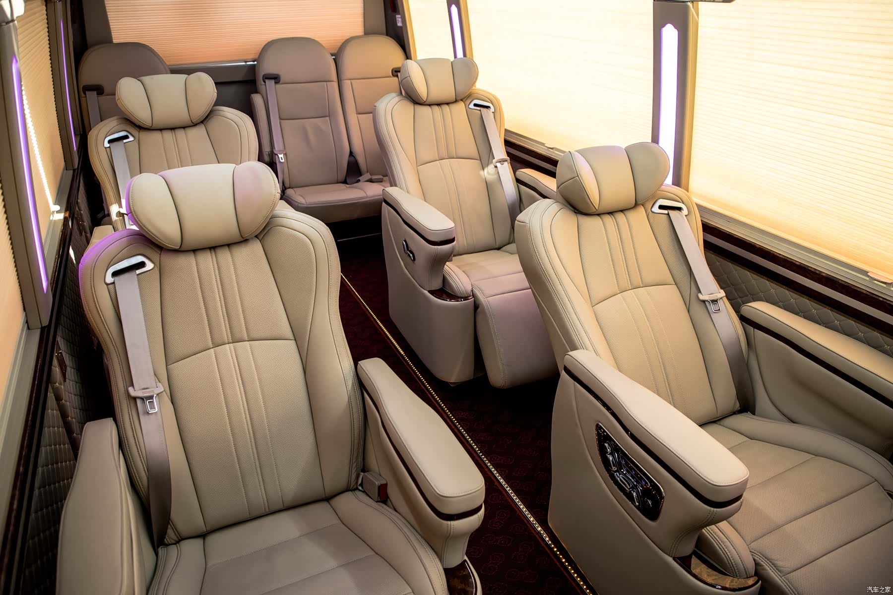 Toyota Coaster, 2020 19