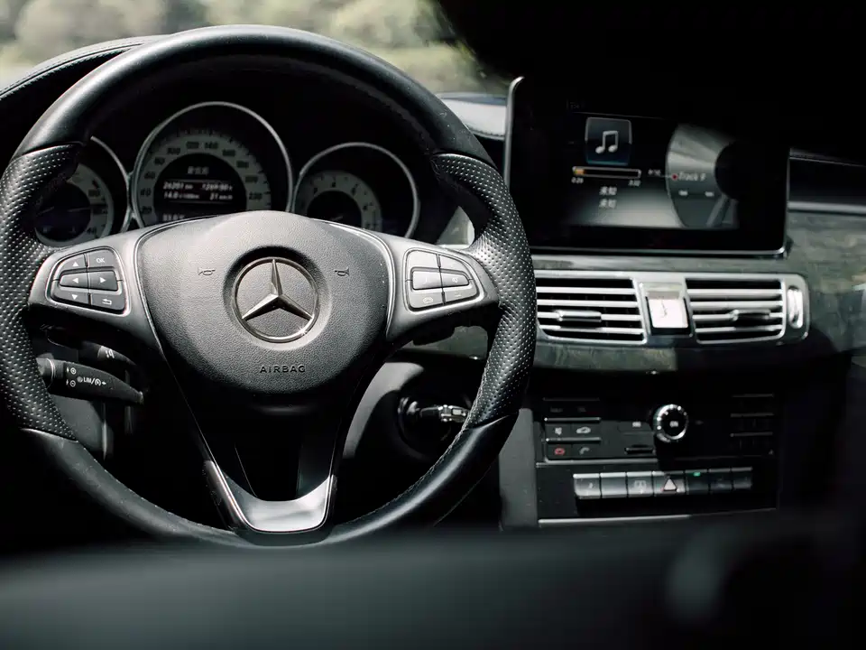 Mercedes-Benz CLS Mercedes-Benz CLS