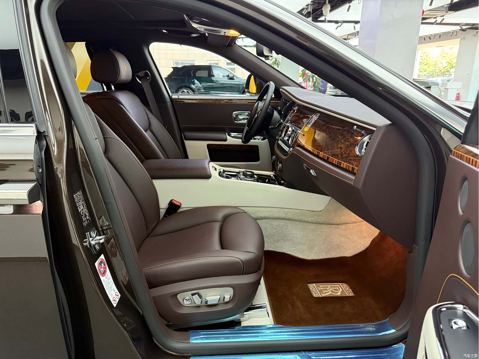 Rolls-Royce Ghost, 2016 10