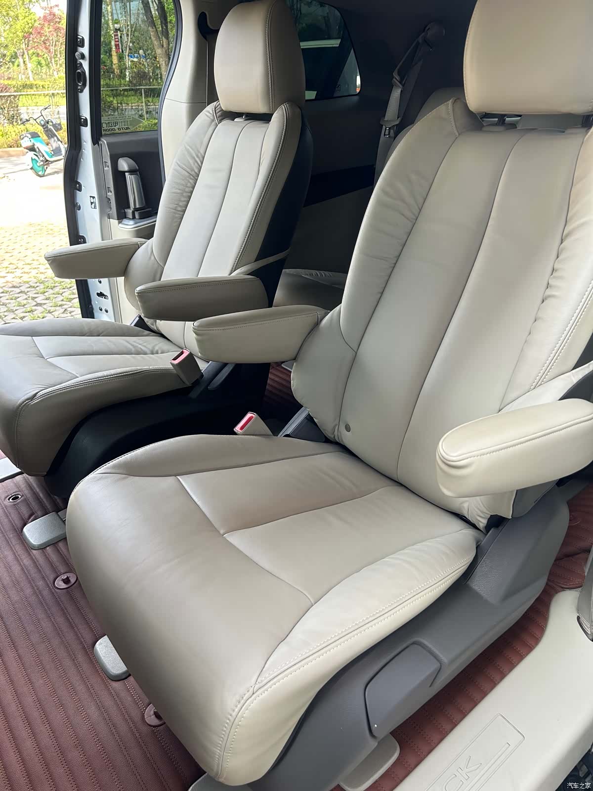 Buick GL8, 2012 10