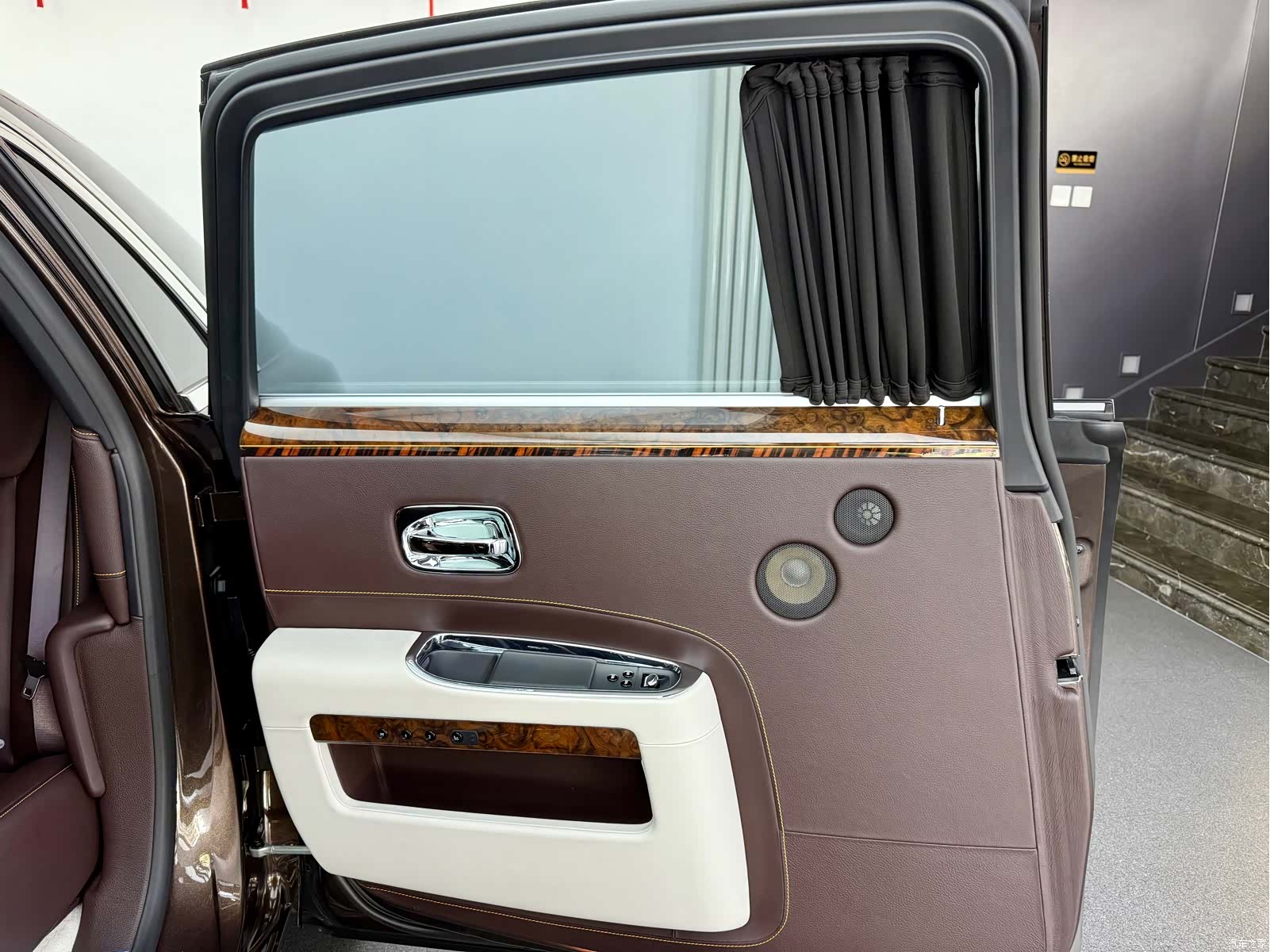 Rolls-Royce Ghost, 2016 16