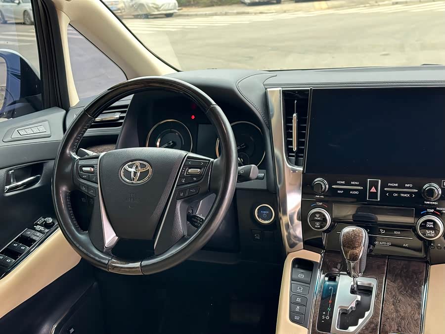 Toyota Alphard 2021, фото 9