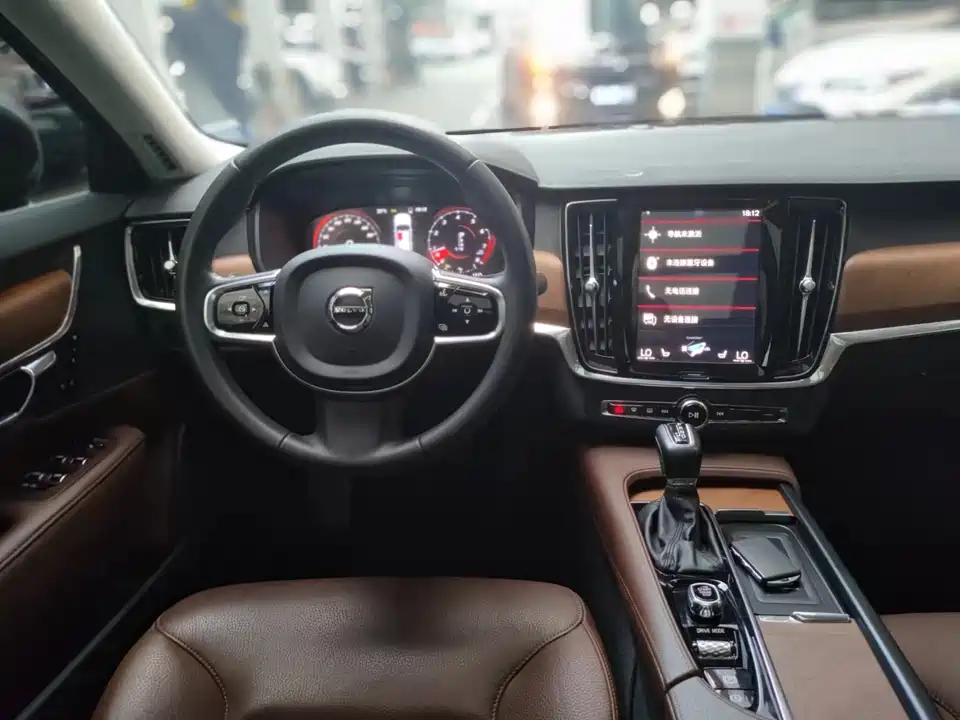 Volvo S90
