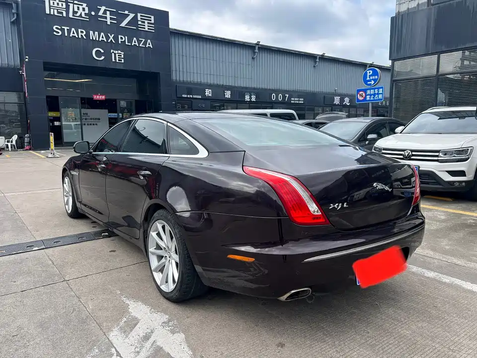 Jaguar XJ