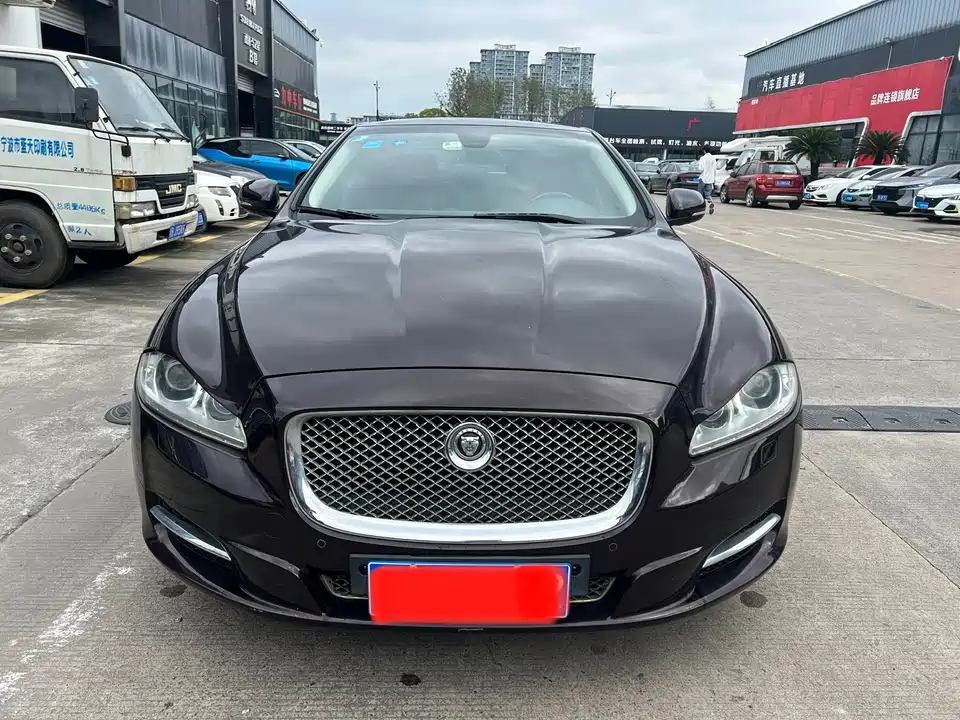 Jaguar XJ