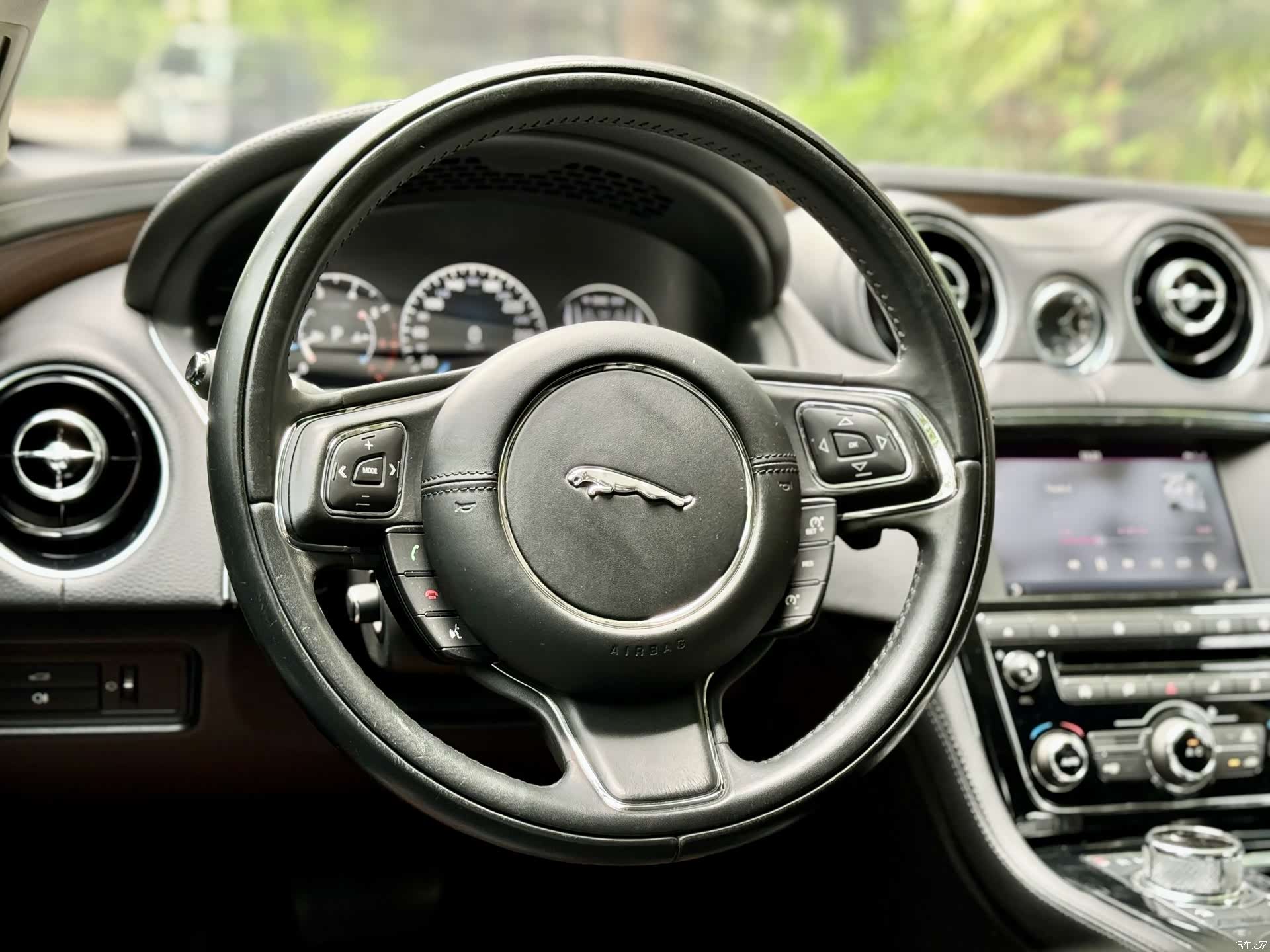 Jaguar XJ, 2016 9