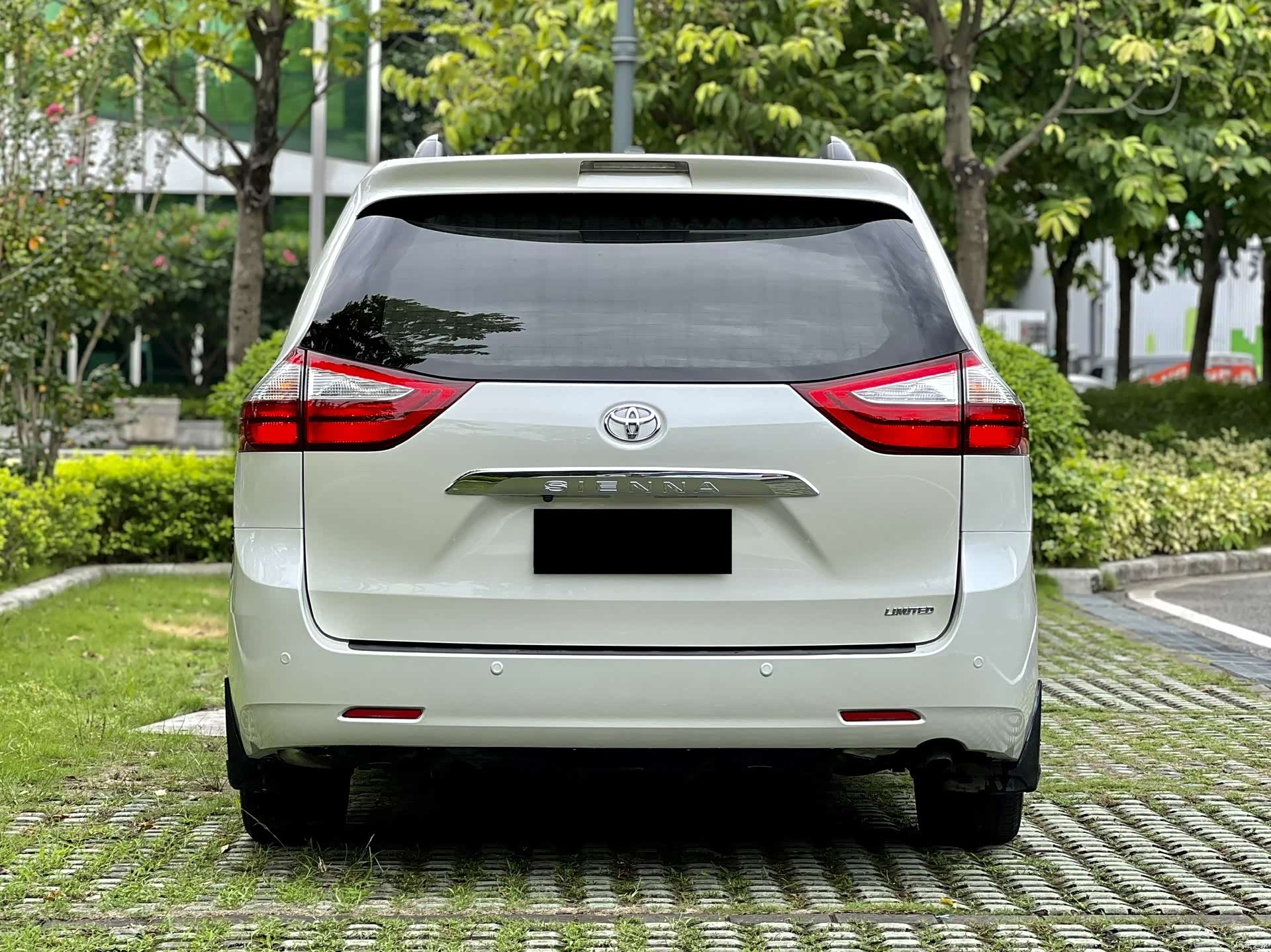 Toyota Sienna, 2017 все фото