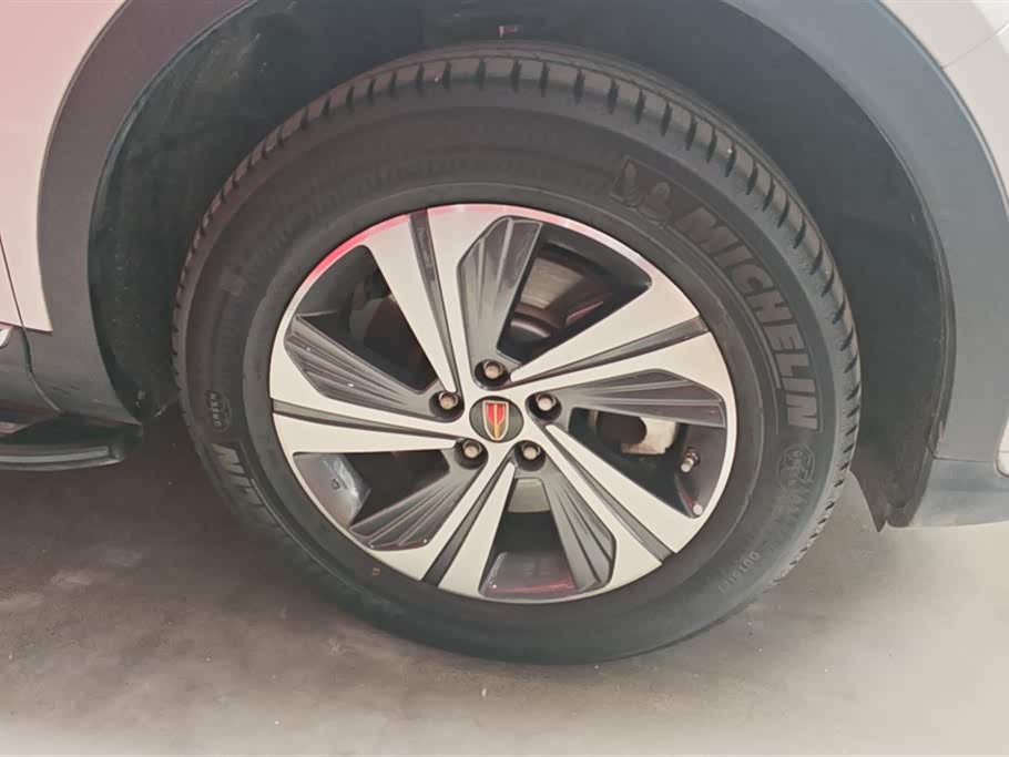 Hongqi HS5