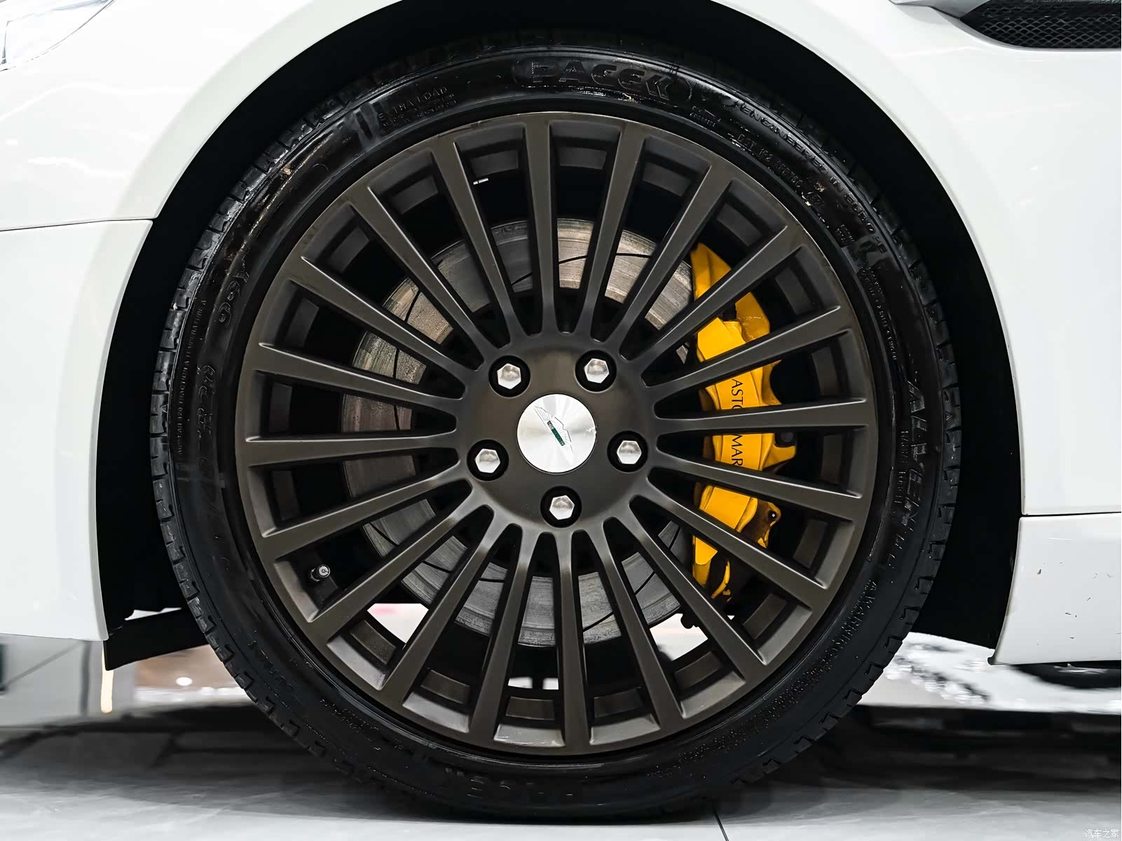 Aston Martin Rapide, 2014 10