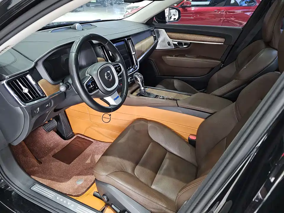 Volvo S90