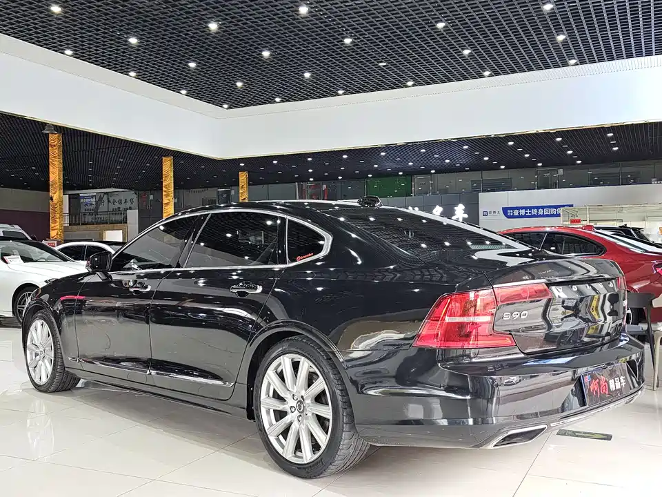Volvo S90