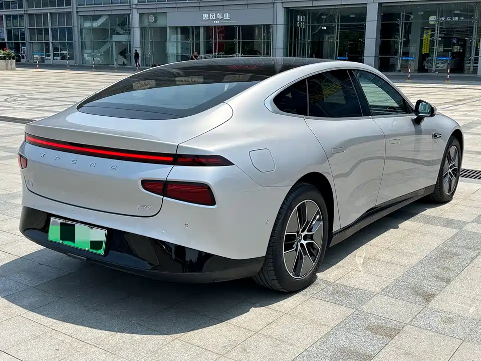 XPENG P7