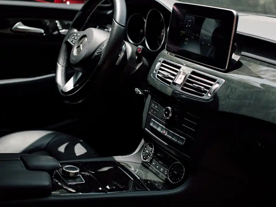 Mercedes-Benz CLS Mercedes-Benz CLS