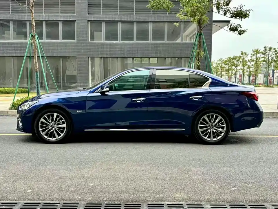 Infiniti Q50L