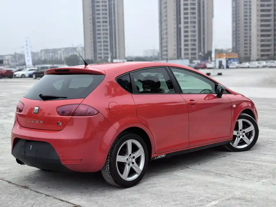 SEAT LEON