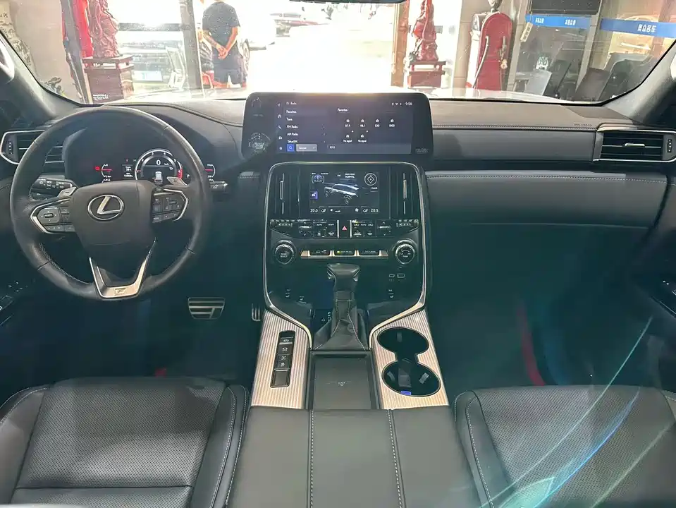 Lexus LX