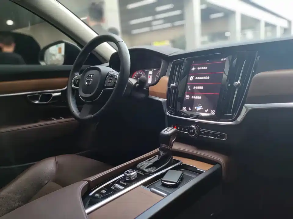 Volvo S90