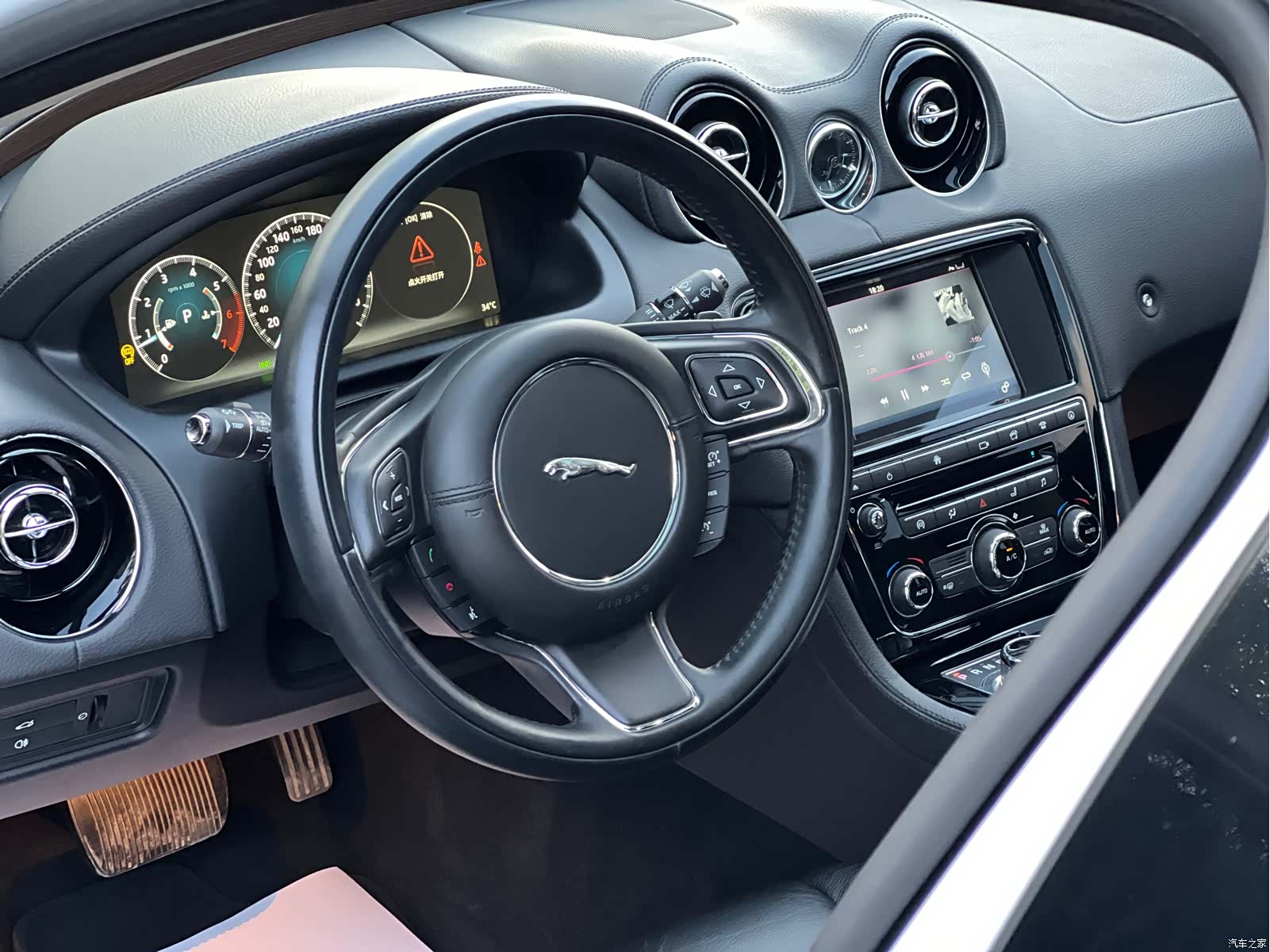 Jaguar XJ, 2016 10