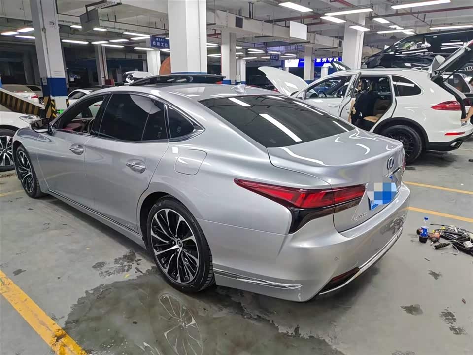 Lexus LS