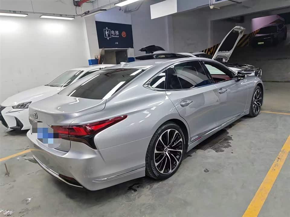Lexus LS