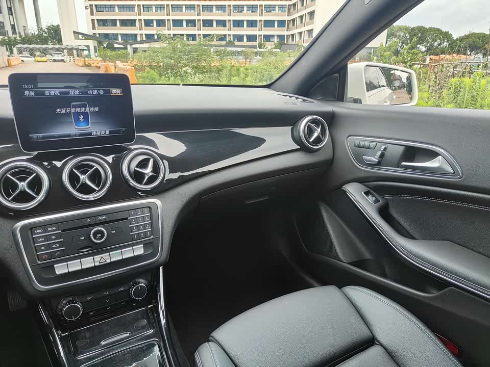 Mercedes-Benz CLA Mercedes-Benz CLA