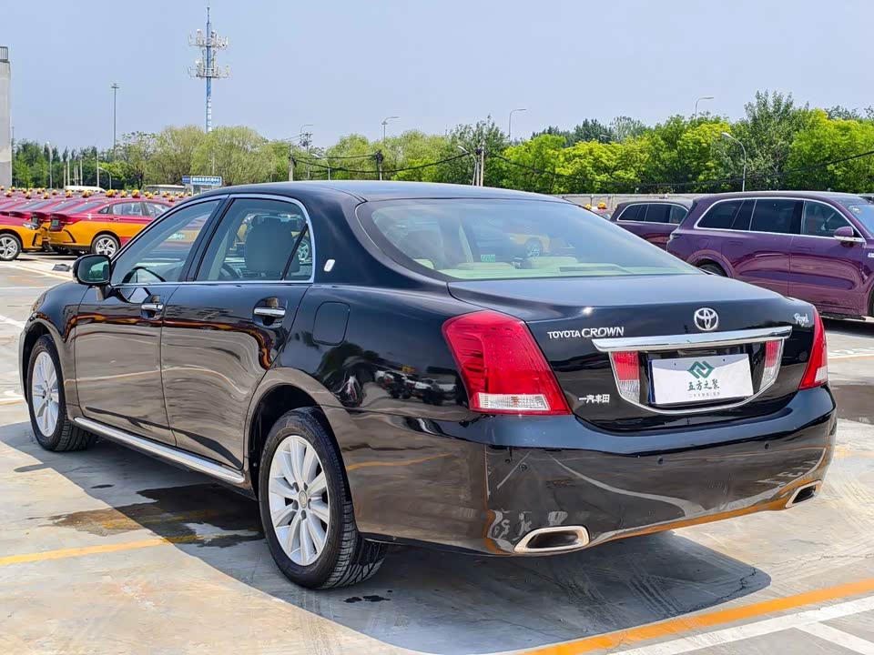 Toyota crown