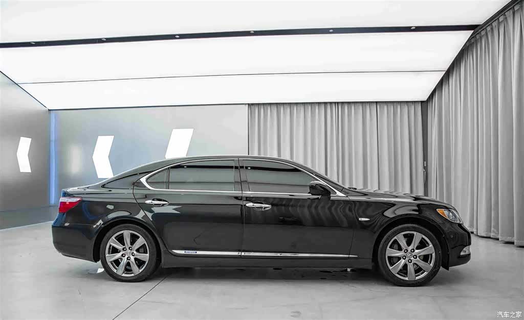 Lexus LS, 2008 4