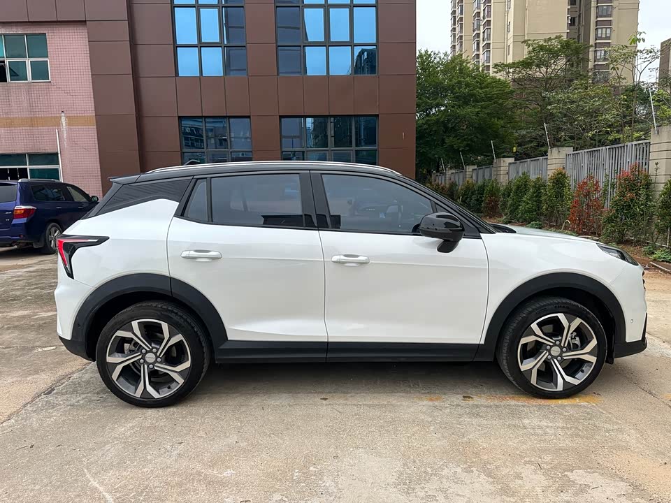 Lynk & Co 06 Lynk & Co 06