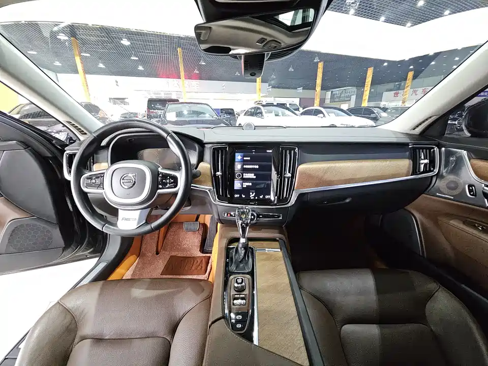 Volvo S90