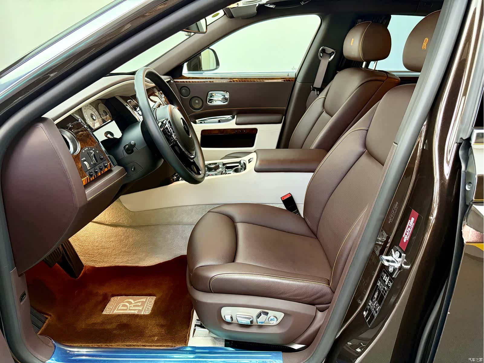 Rolls-Royce Ghost, 2016 8