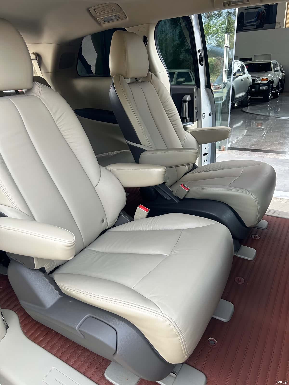 Buick GL8, 2012 15