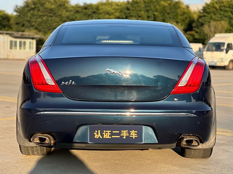 Jaguar XJ