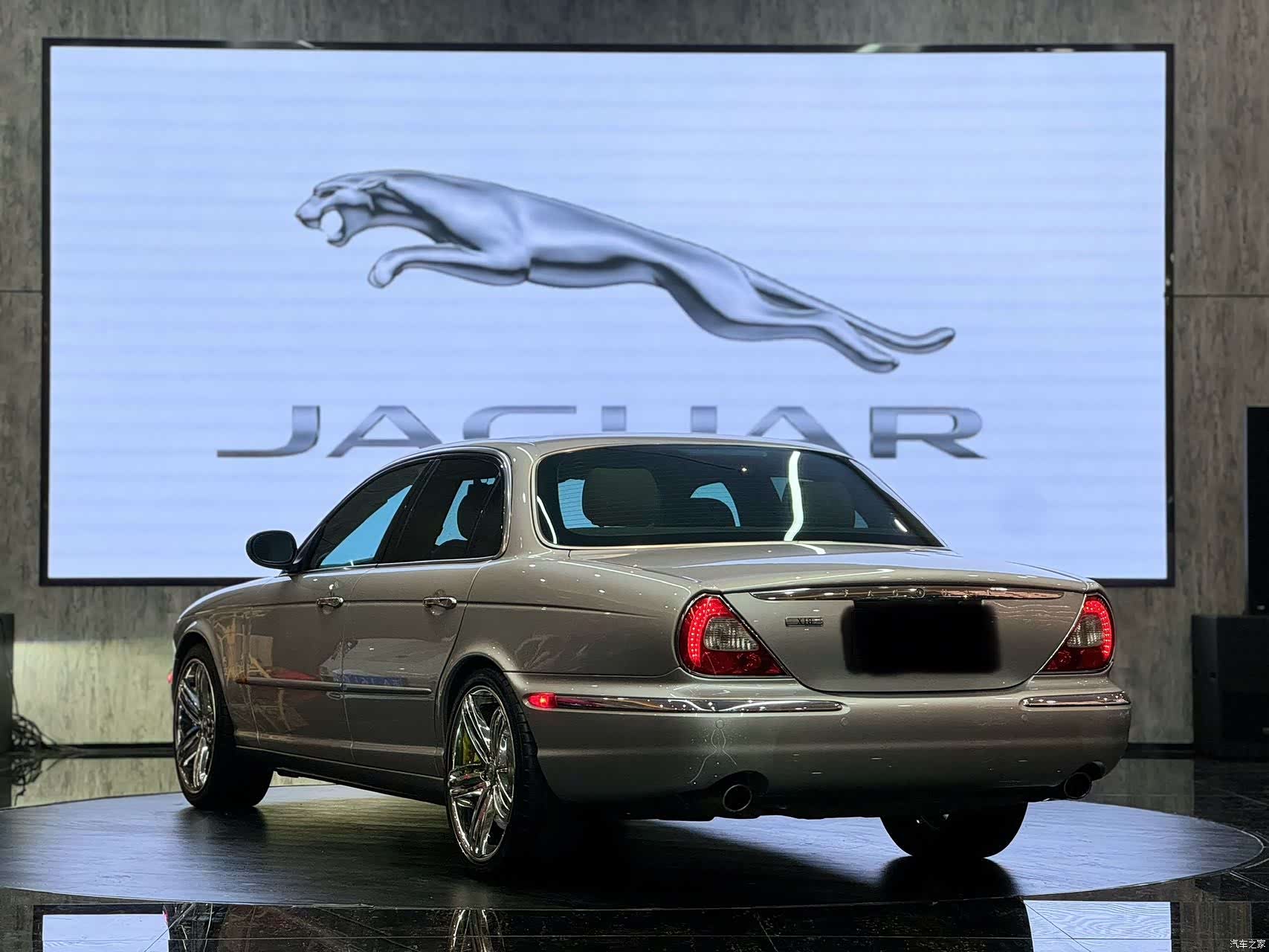 Jaguar XJ, 2003 6