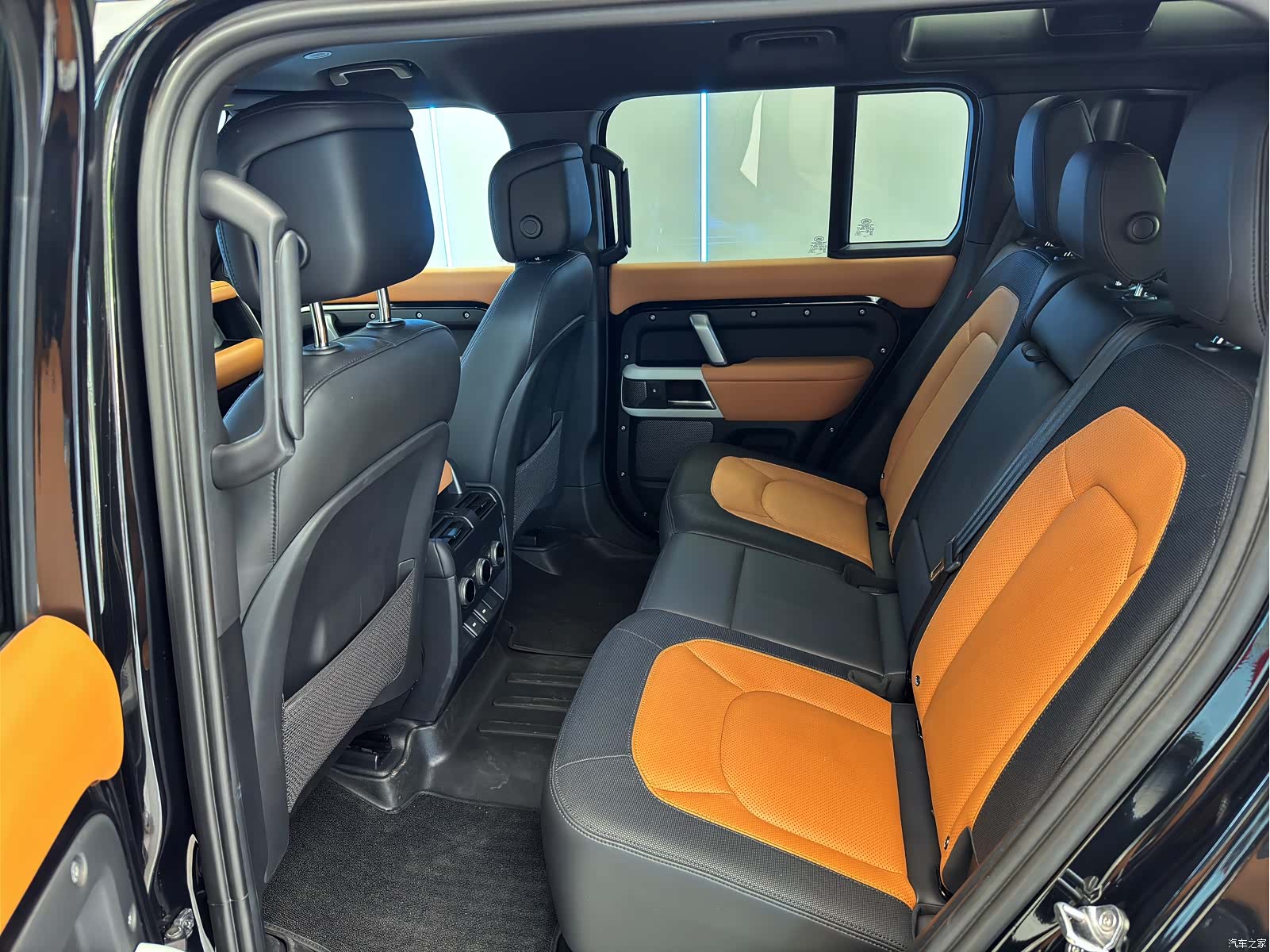 Land Rover Defender, 2023 11